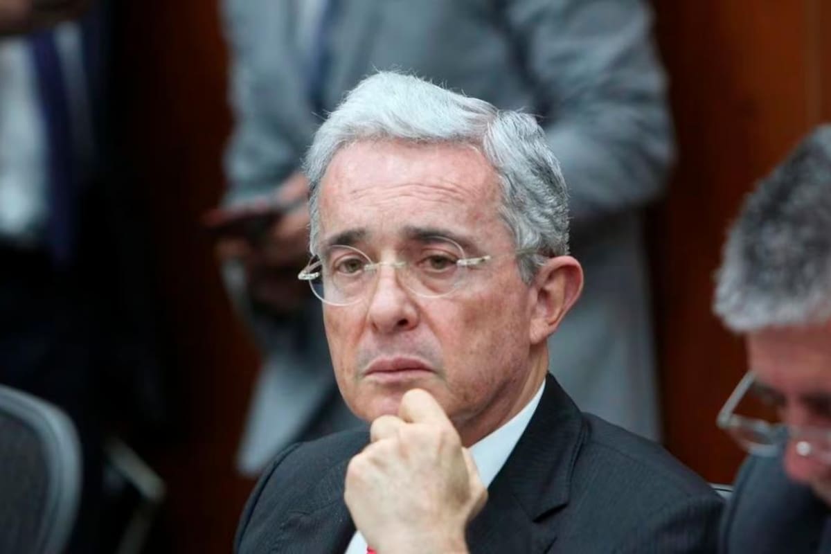 Deniegan recurso de amparo que pedía acusar al expresidente Uribe por soborno