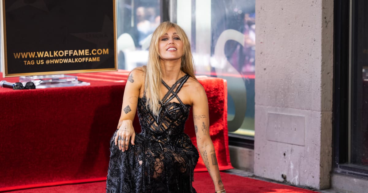 Miley Cyrus recibe una estrella en Hollywood que “representa la inmortalidad”