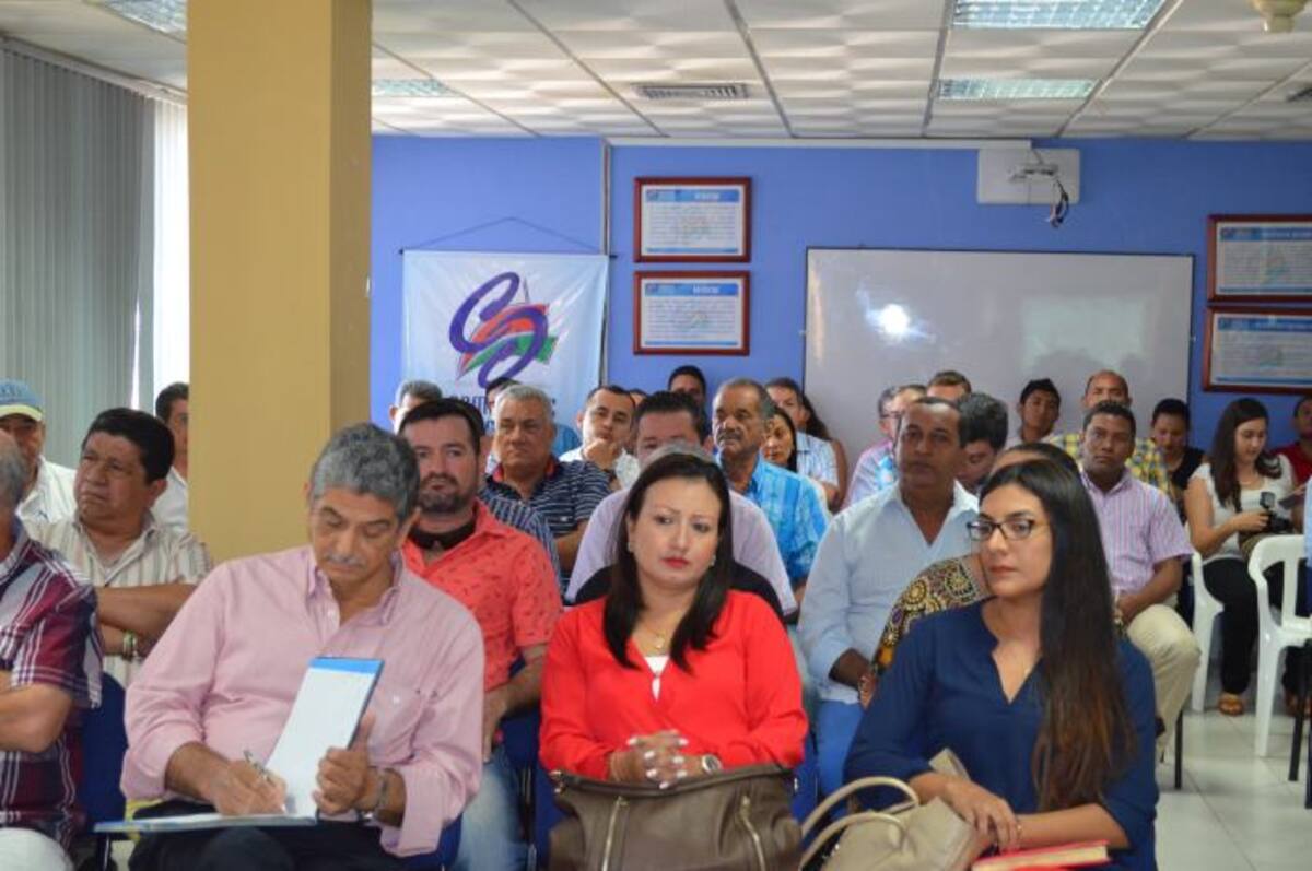 La socialización del proyecto de construcción de la Terminal de Transportes se cumplió en el auditorio de la Cámara de Comercio. cortesía