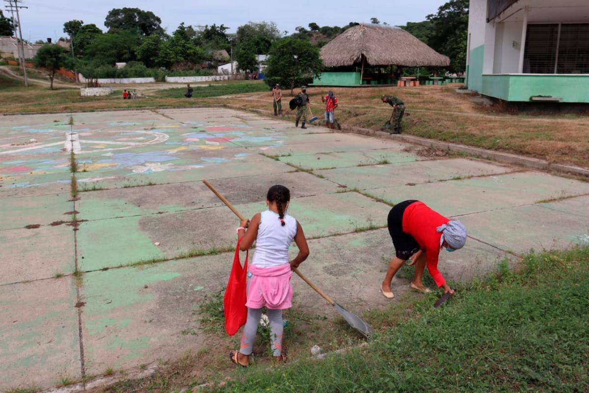 Fuerzas Militares trabajan por campesinos de El Salado