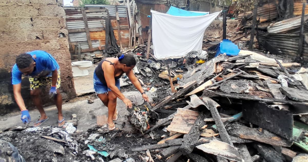 Voraz incendio destruyó tres casas en Loma Fresca el primero de enero