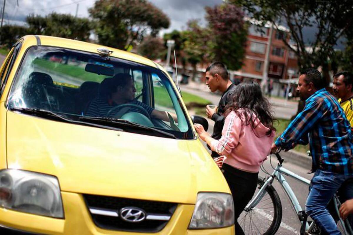 Líder de taxistas causa polémica por comentarios hacia conductores de Uber