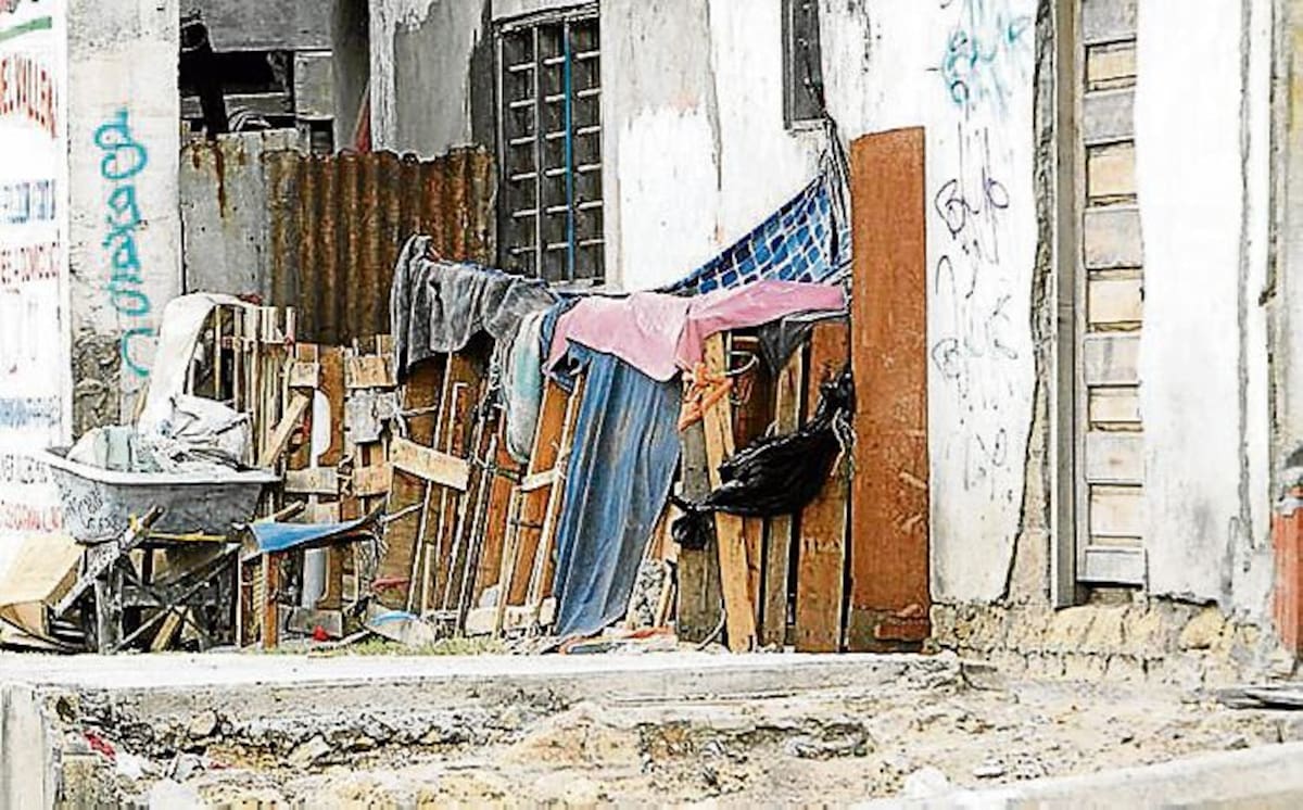El rechazo de su familia y de otras personas de su entorno, hace que el habitante de calle se sienta excluido de la sociedad a la que pertenece. JULIO CASTAÑO - EL UNIVERSAL