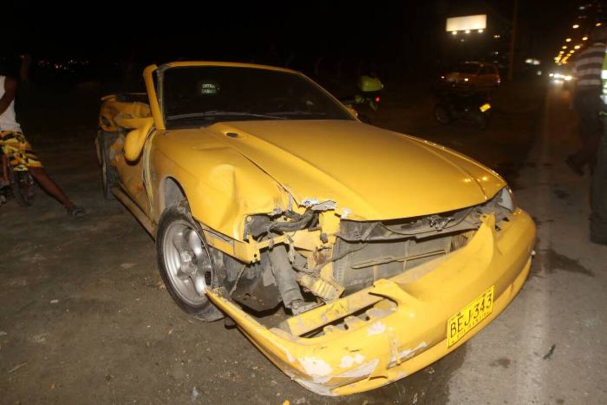 Convertible que ocasionó el accidente El Universal