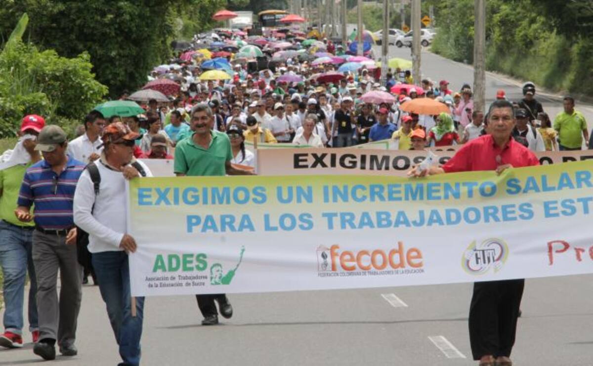 Educadores de los diferentes municipios sucreños marcharon por las principales calles y avenidas de Sincelejo. MANUEL SANTIAGO PÉREZ/EL UNIVERSAL.