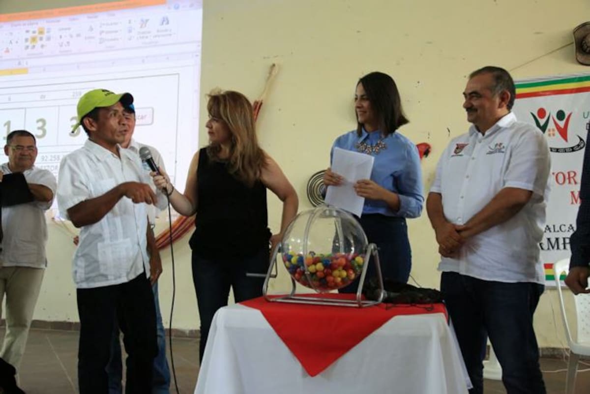 En Sampués, Fonvivienda y autoridades locales presidieron el sorteo del proyecto de vivienda gratis. Cortesía