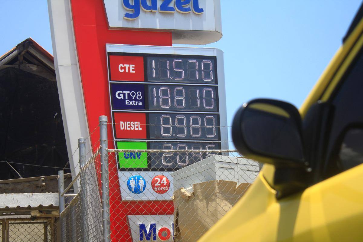 ¿Taxistas aumentarán el precio de la carrera por alza de la gasolina?
