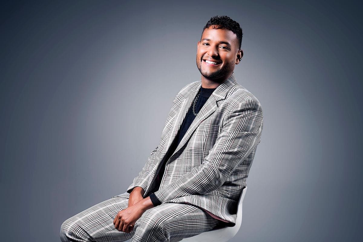 Heyner, ganador del Factor X, está en su salsa