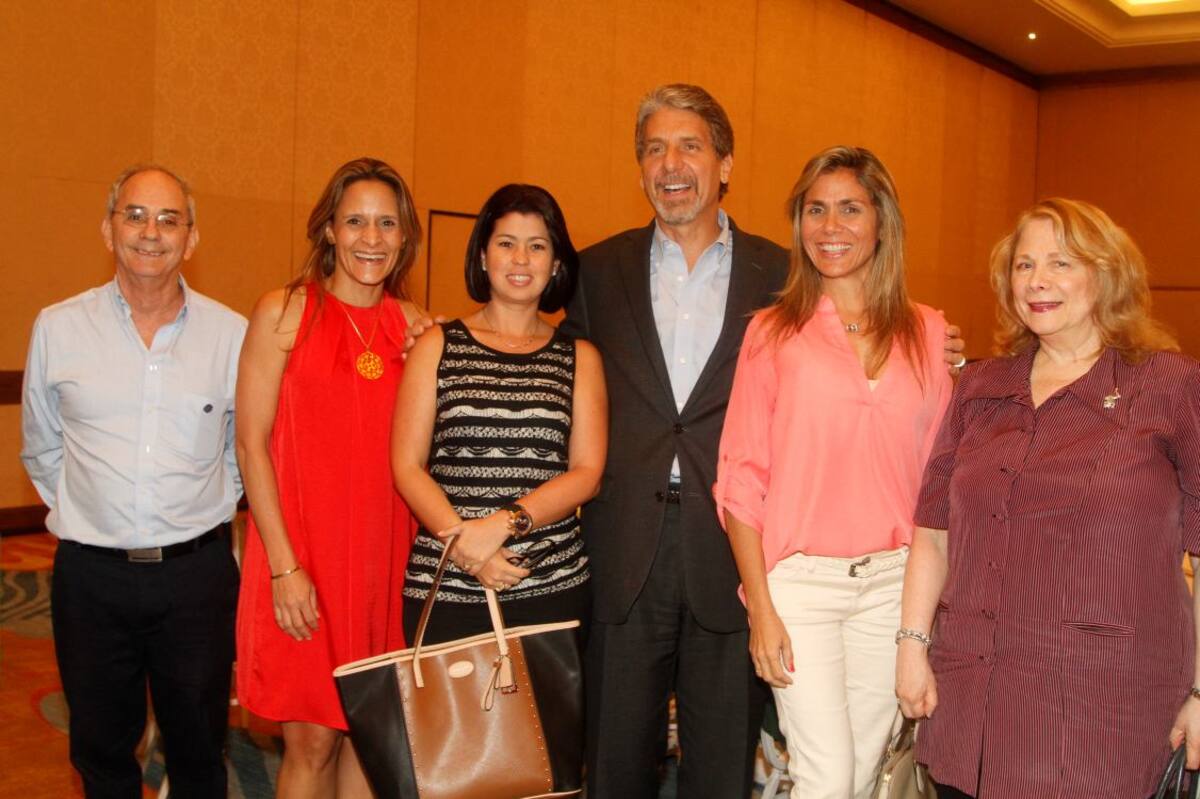 Rafael Román, Layla Spicker, Paola Emiliani; el embajador, Kevin Whitaker; y Ana María Piñeres.