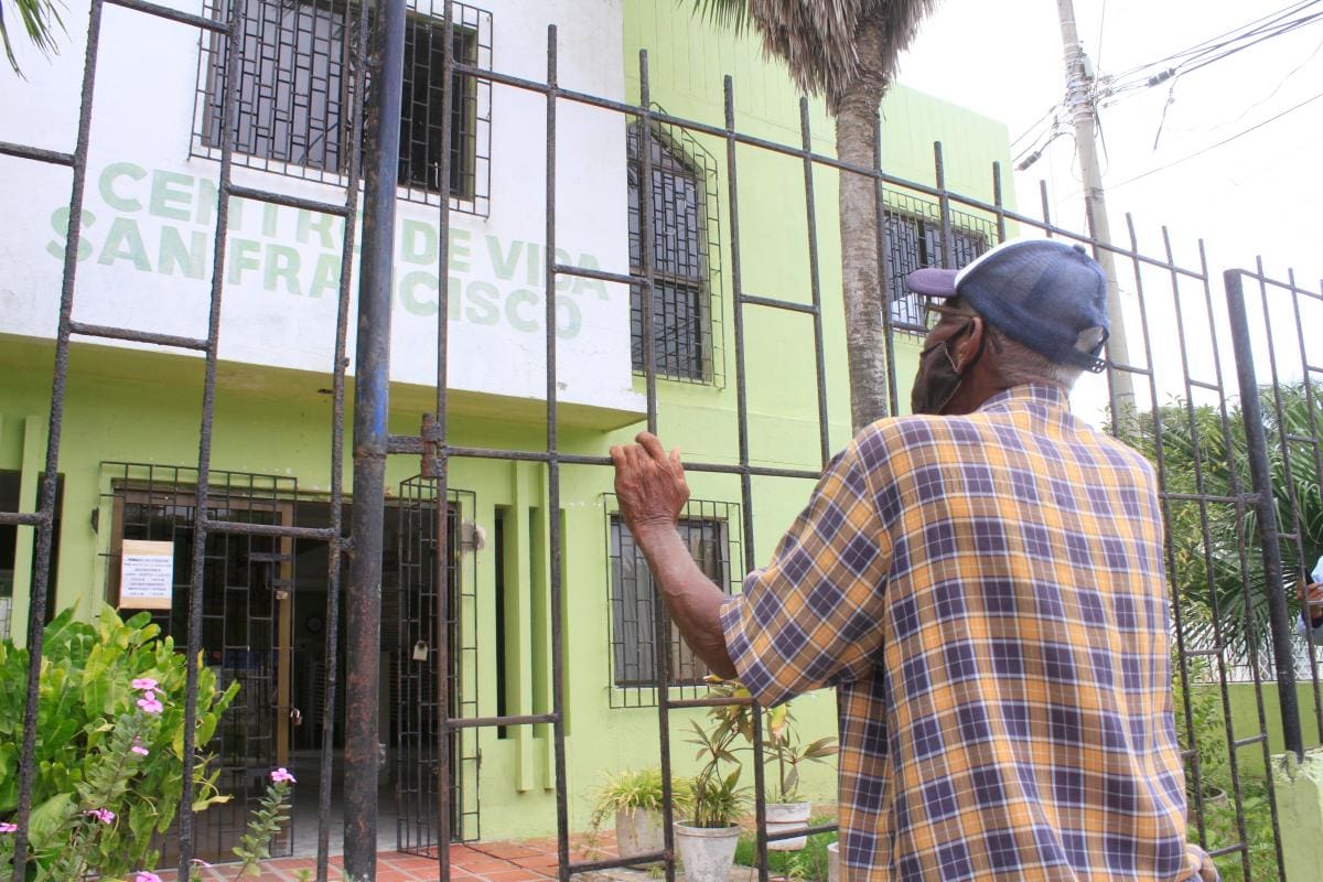 “Los paquetes alimentarios serán entregados a adultos priorizados”