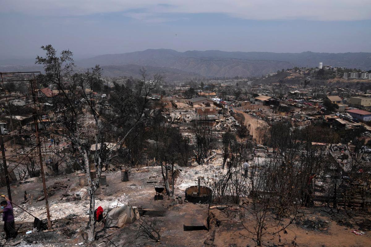 Aumenta a 123 la cifra de muertos por los incendios en Chile