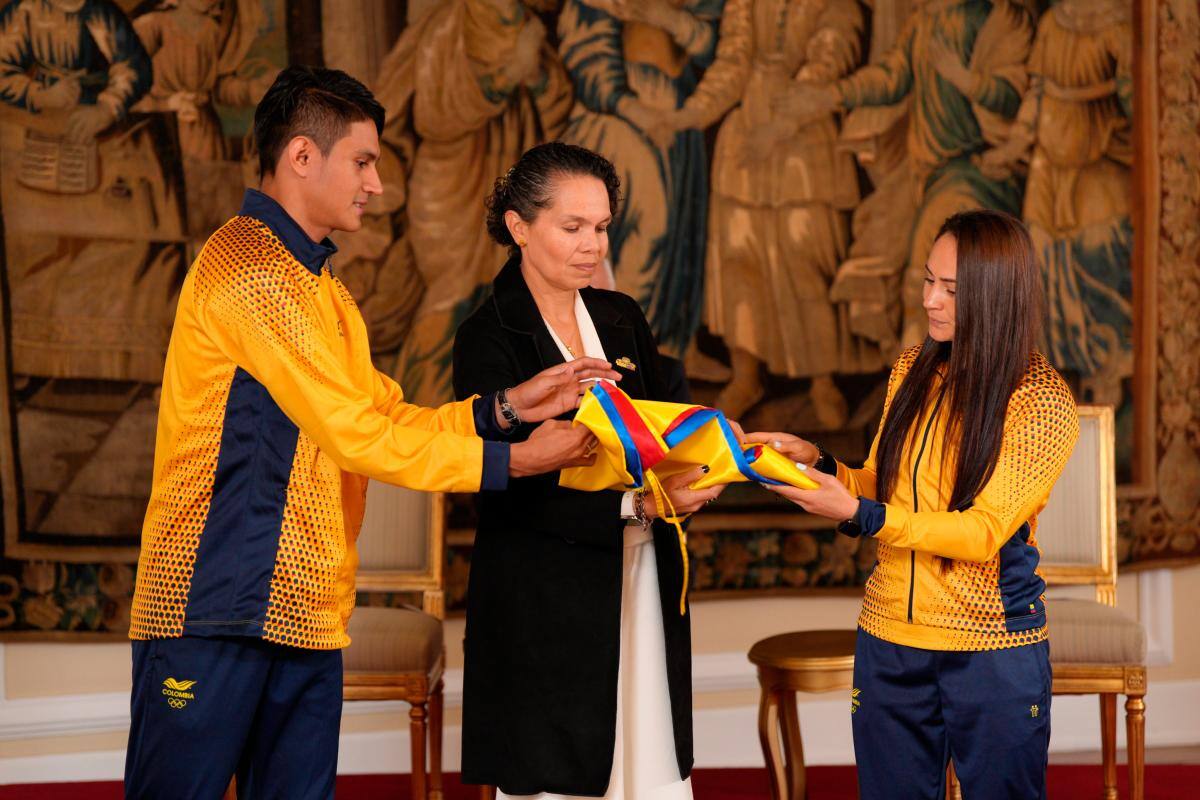 Delegación colombiana recibió la bandera nacional de cara a los Panamericanos