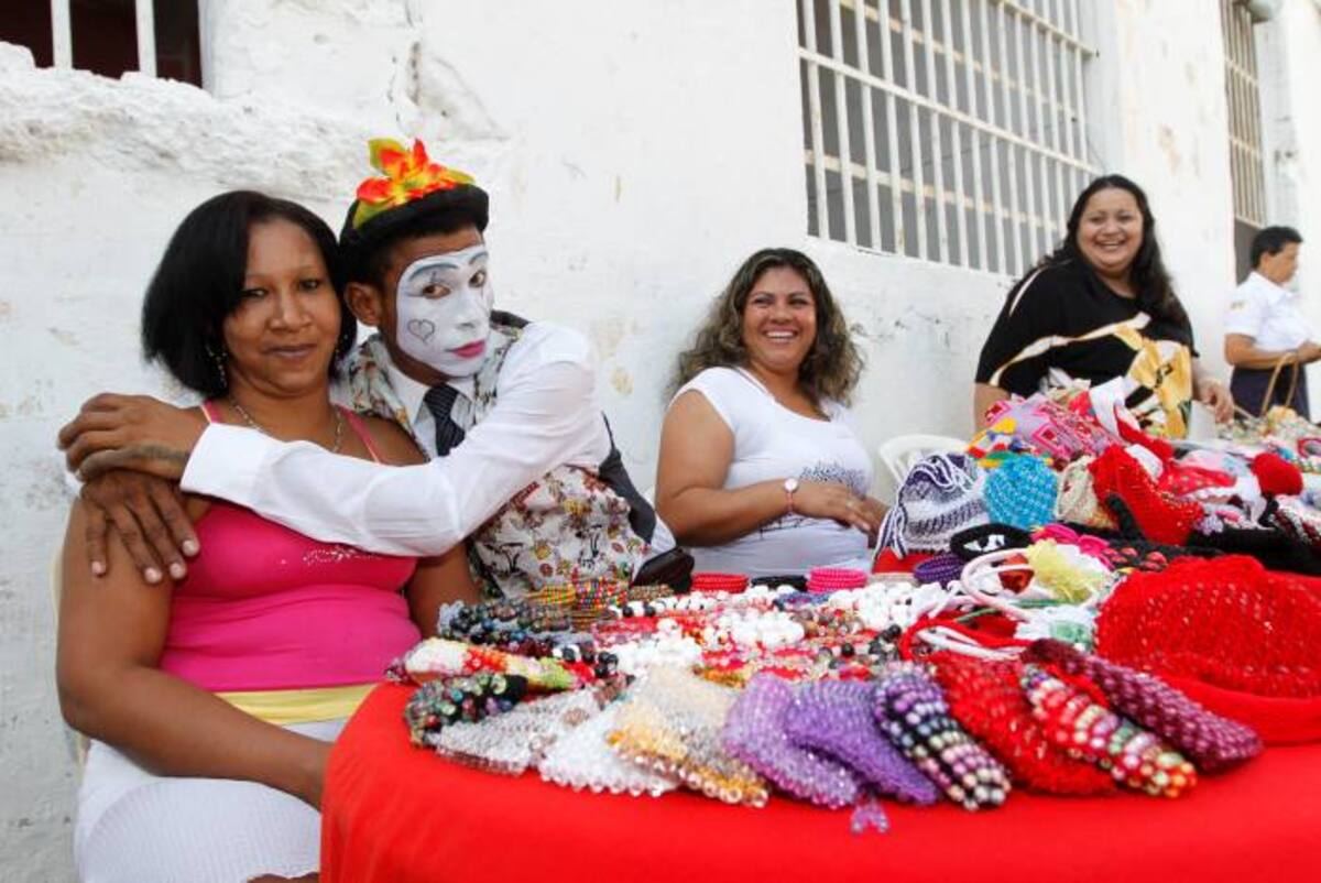 Las reclusas de la cárcel de San Diego celebraron su día ayer, con la presencia de la señorita Colombia, Daniella Álvarez; la segunda princesa, Laura Cantillo Torres; y la primera dama del Distrito, Nereyda de Terán. EL UNIVERSAL, AROLDO MESTRE