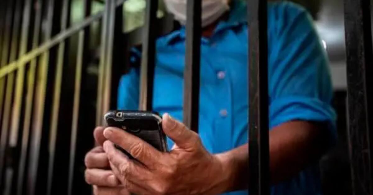 Bank employee provided user information to jail extortionists