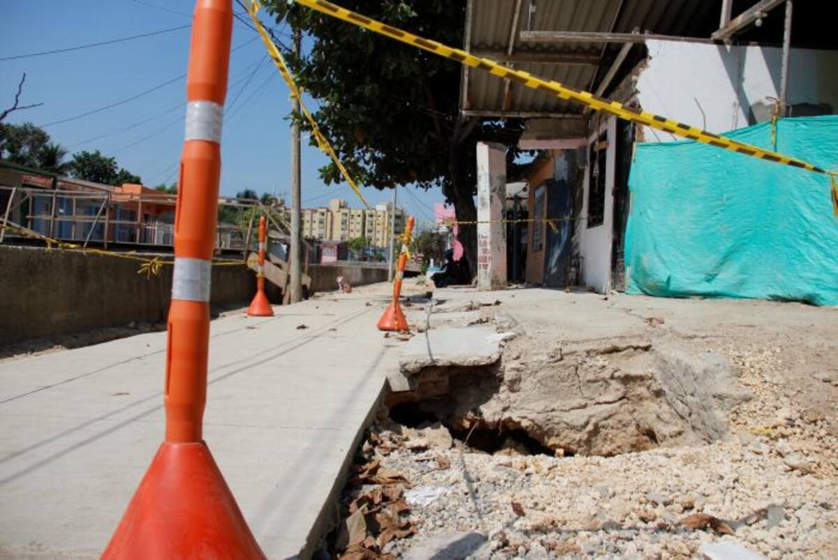 Panorama de la calle del Caño. En la imagen se aprecian los huecos en la calle producidos por los trabajos del proyecto de Interconexión, según denuncian los habitantes del barrio. EL UNIVERSAL