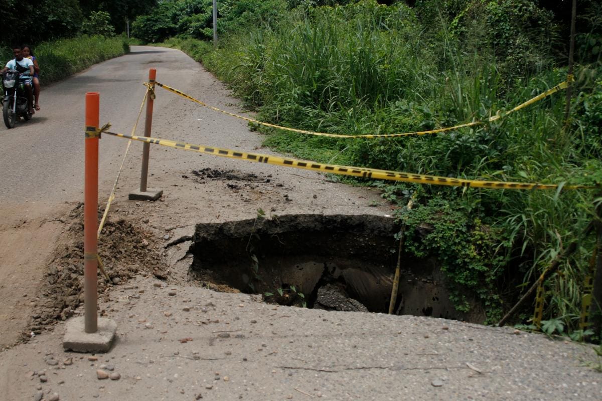 Este es el otro hueco en la vía que denuncian los habitantes de la zona corregimental.
