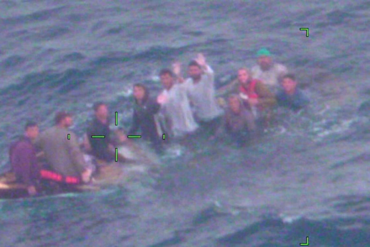 EE. UU. rescata a 10 balseros cubanos cerca de Florida