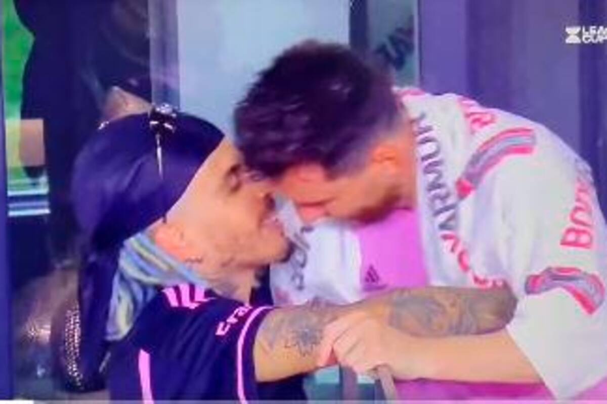 Video: Rauw Alejandro se olvida de Rosalía y disfruta el partido de Messi