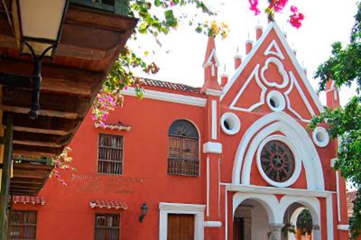 Unibac ofrece concierto en el cumpleaños de Cartagena