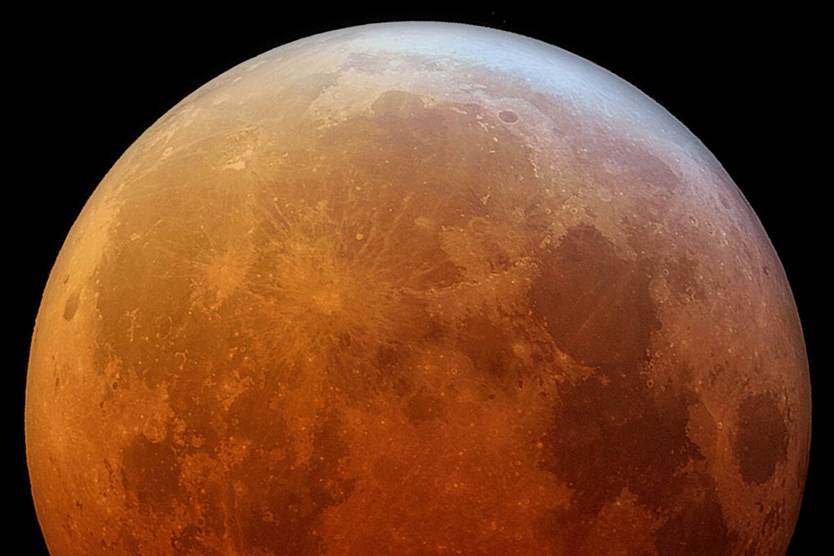 La ciencia y los aficionados, en deleite por la Luna de sangre