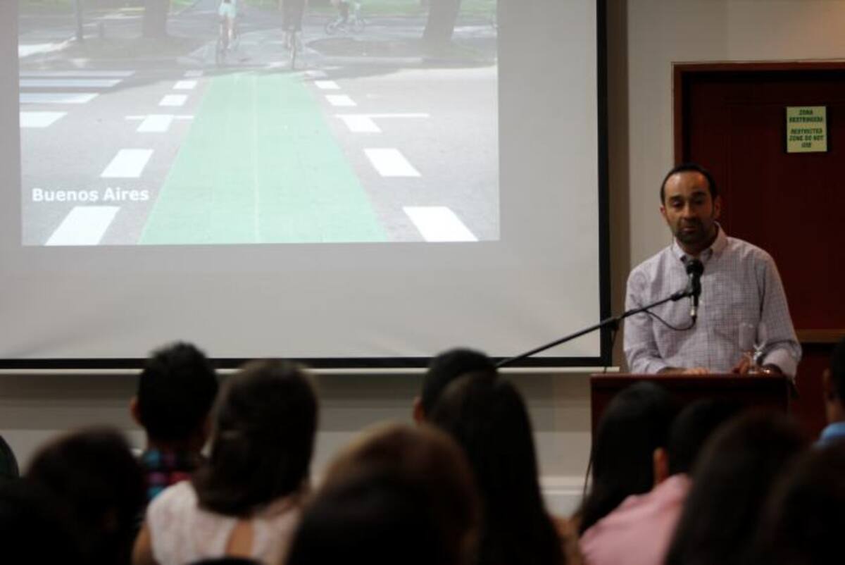 La guía de cicloinfraestructura fue entregada a ingenieros y estudiantes invitados. AROLDO MESTRE - EL UNIVERSAL