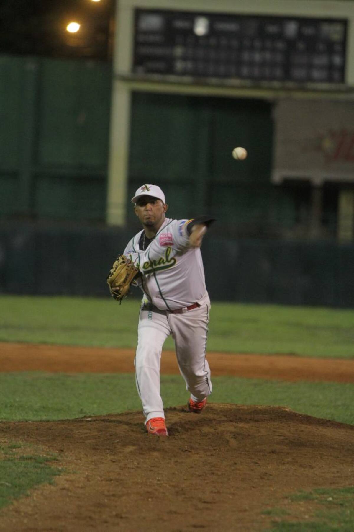 Yosimar Soto, lanzador de Tigres de Arenal. Luis Aparicio-El Universal