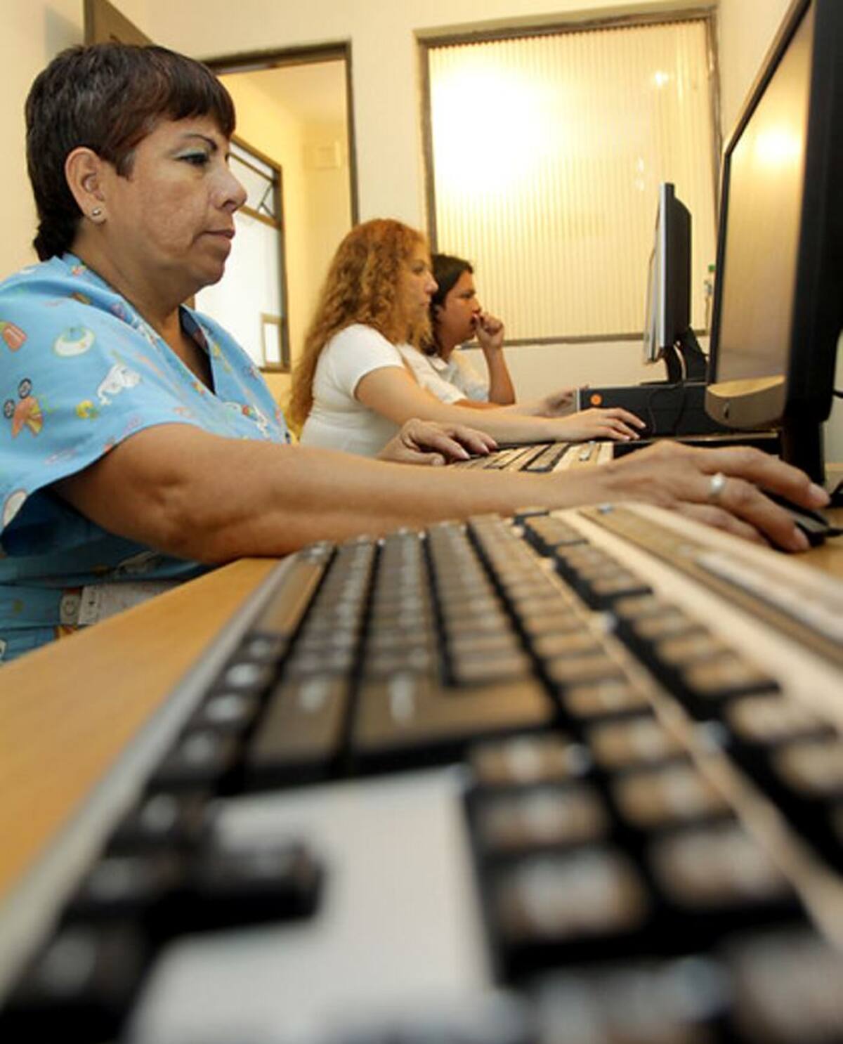 Una encuesta realizada por el portal Trabajando.com encontró que el 64 por ciento de los colombianos se considera adicto al trabajo, y que más del 50 por ciento ha sufrido estrés por razones laborales. COLPRENSA