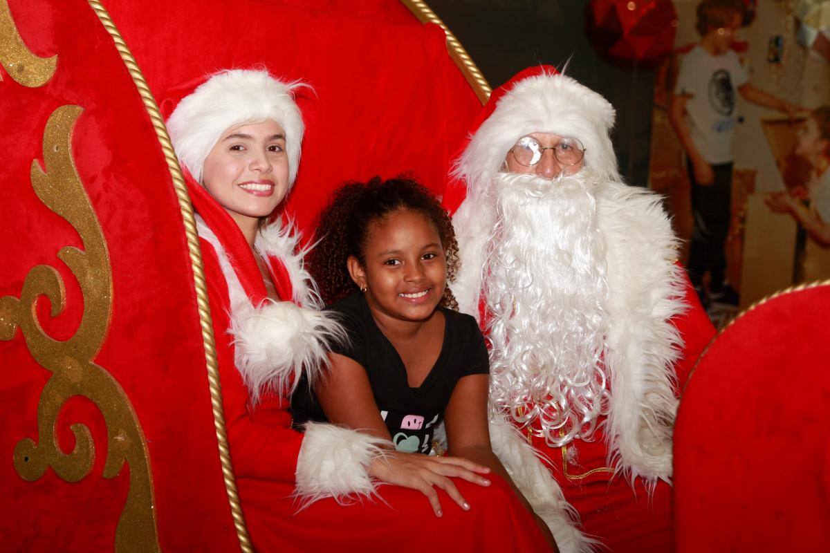 Germán Núñez es el Santa que alegra las fiestas navideñas en el centro comercial Caribe Plaza. // Foto: Óscar Díaz Acosta