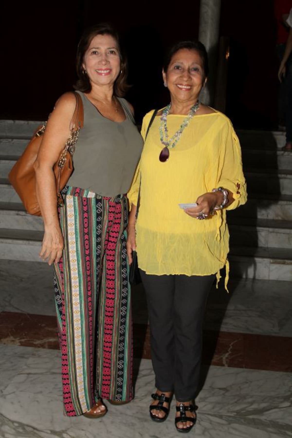Marta de García y Elisa Salvador.