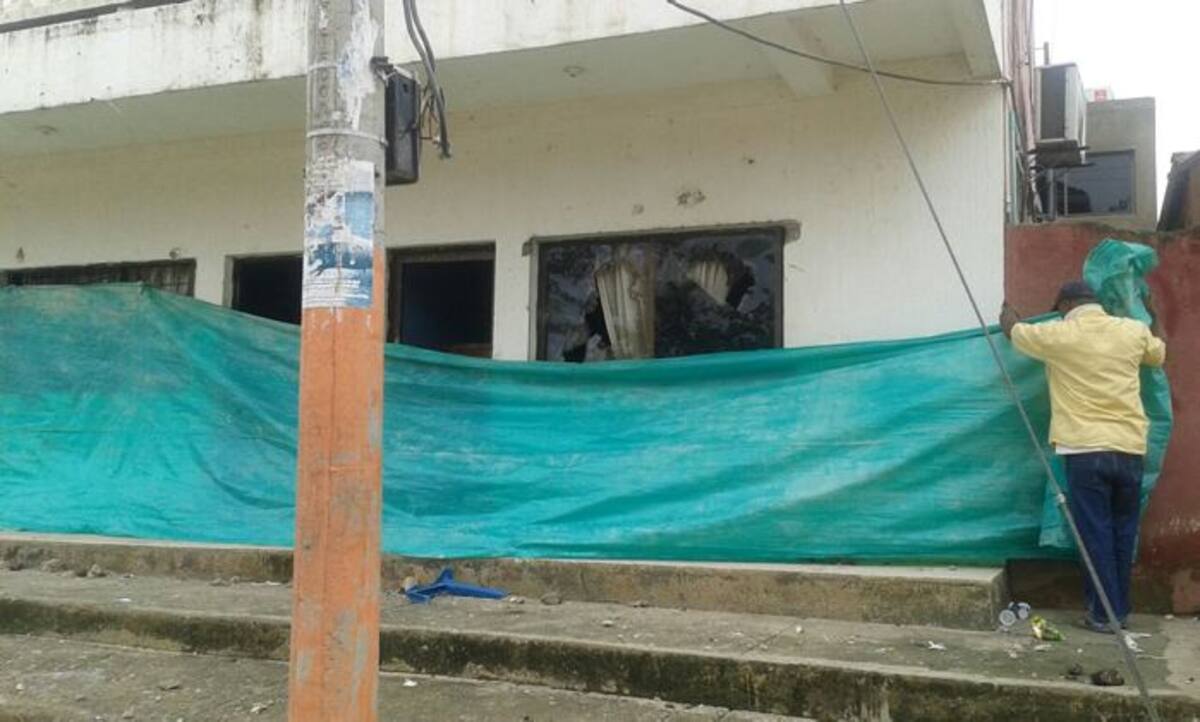 Los vidrios de la Alcaldía de Marialabaja quedaron rotos tras manifestación por falta de energía en el municipio. Foto: Ciudadano reportero