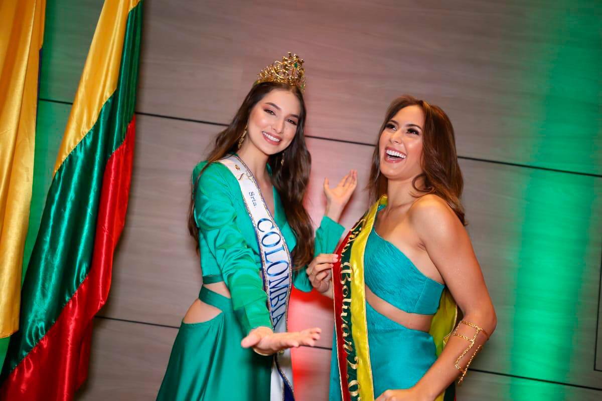 María José Hernández recibió la banda de Señorita Bolívar 2022