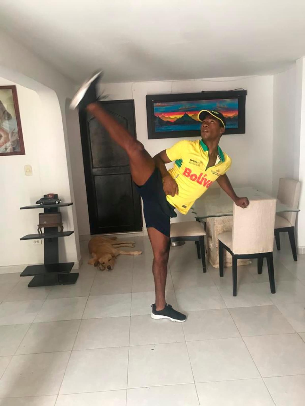 Néider Lozano, campeón nacional de taekwondo, hace parte del grupo de deportistas élite de Bolívar que envía rutinas diarias de ejercicios a los cartageneros y bolivarenses. //Cortesía
