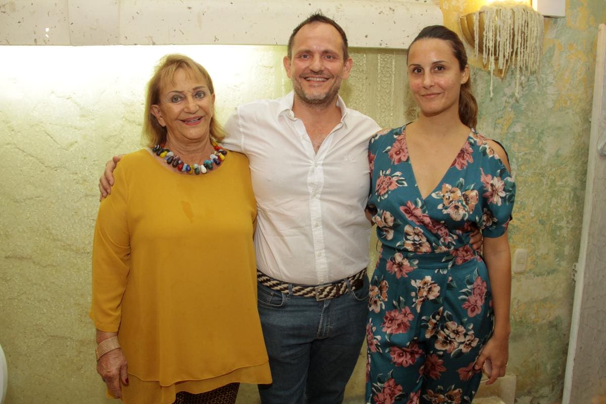 Aura Cenzato, Alberto Thiele y Luz Solá.