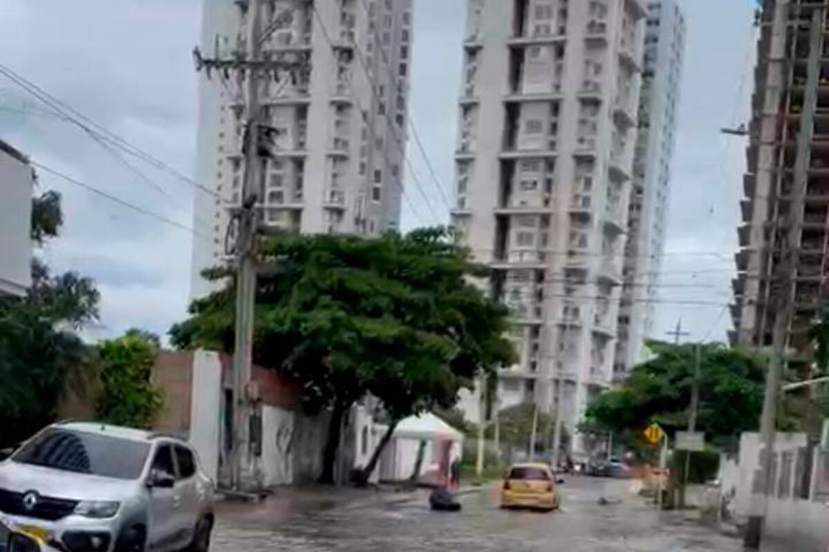 Inundaciones en las vías colapsó la movilidad en Cartagena