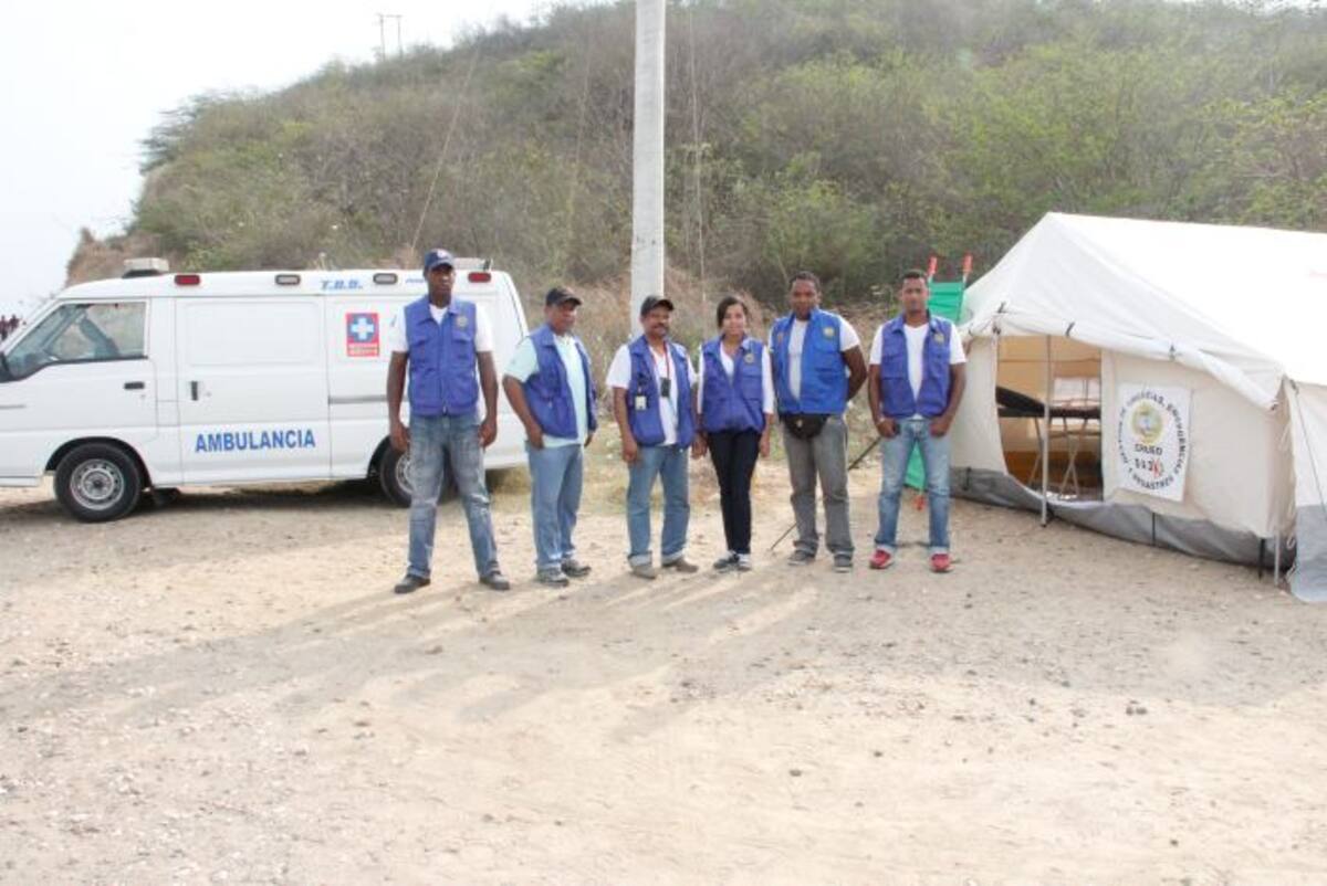 Los miembros de Centro Regulador de Urgencias dieron algunas recomendaciones para las personas que transitan por esta zona. ANTONIO CANCHILA GARCÍA - ELUNIVERSAL.COM.CO
