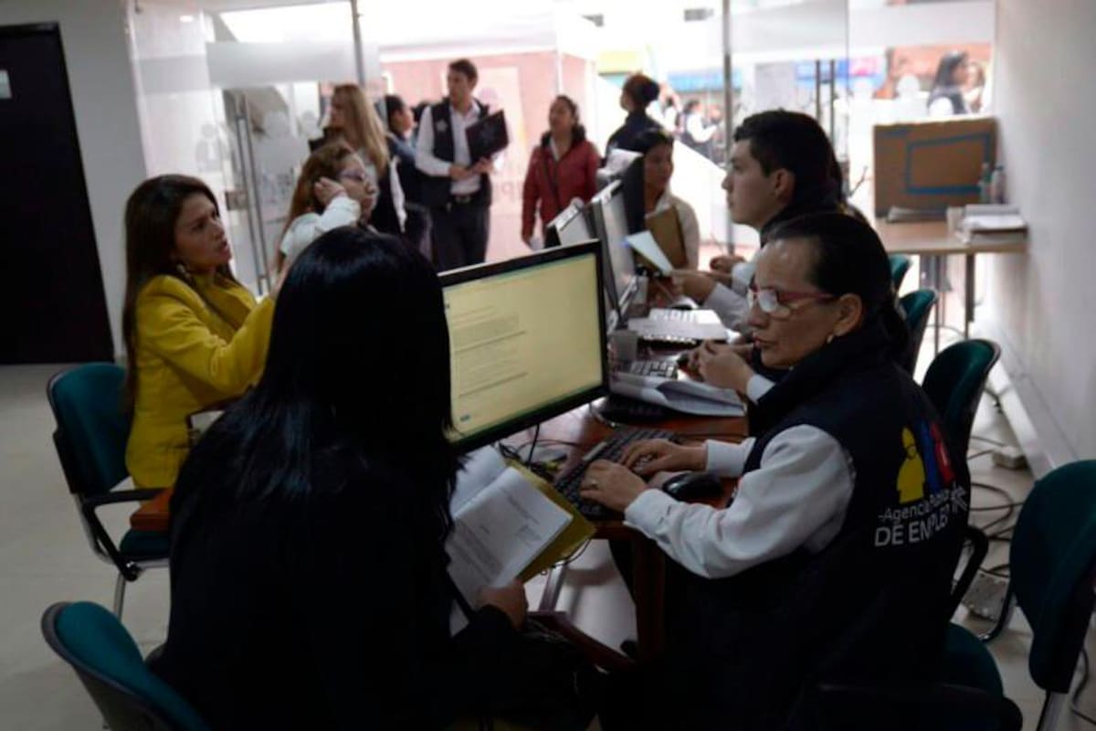 Crece desigualdad en empleo y salario de mujeres frente a los hombres