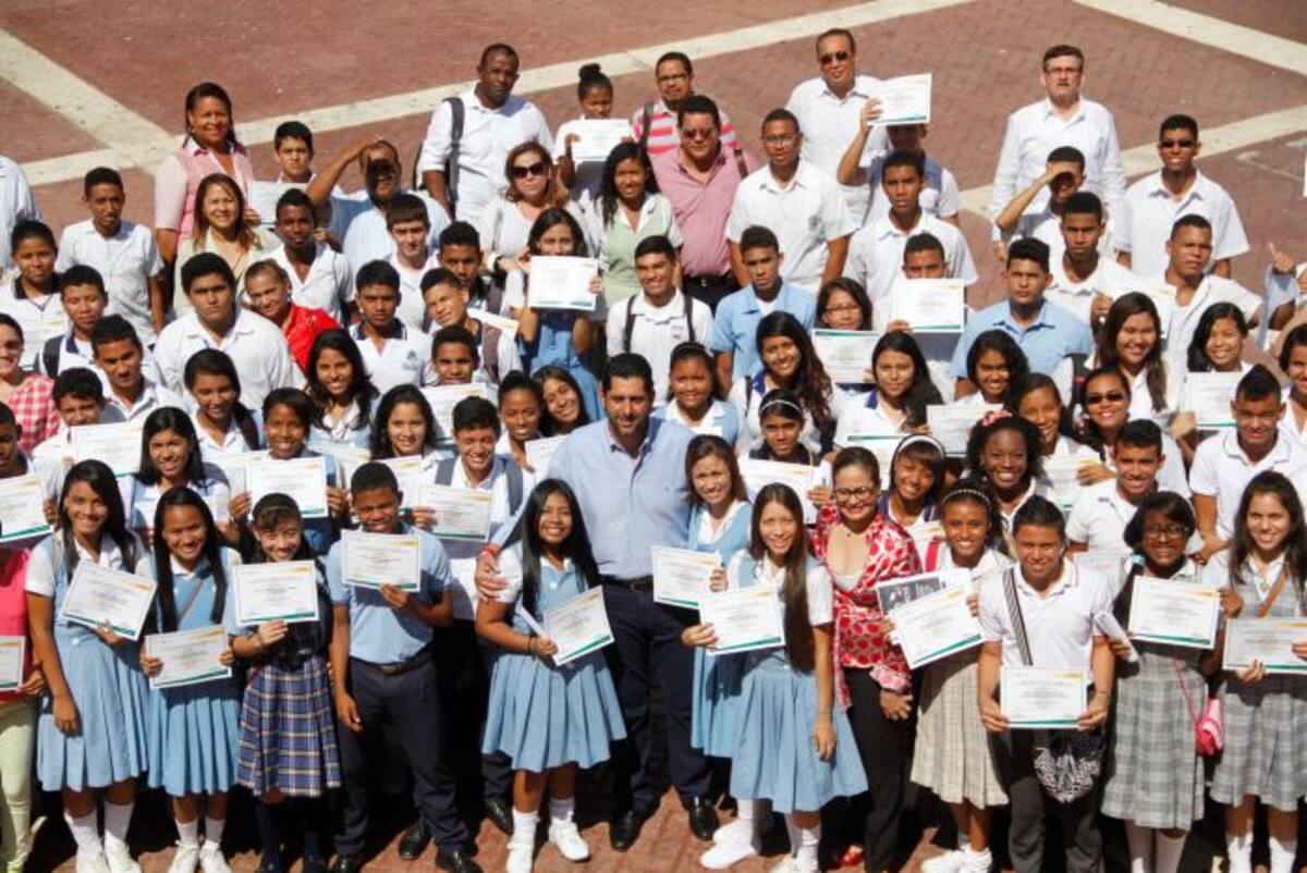 Bachilleres cartageneros beneficiarios de la primera edición de Ser Pilo Paga, en 2014. Archivo.