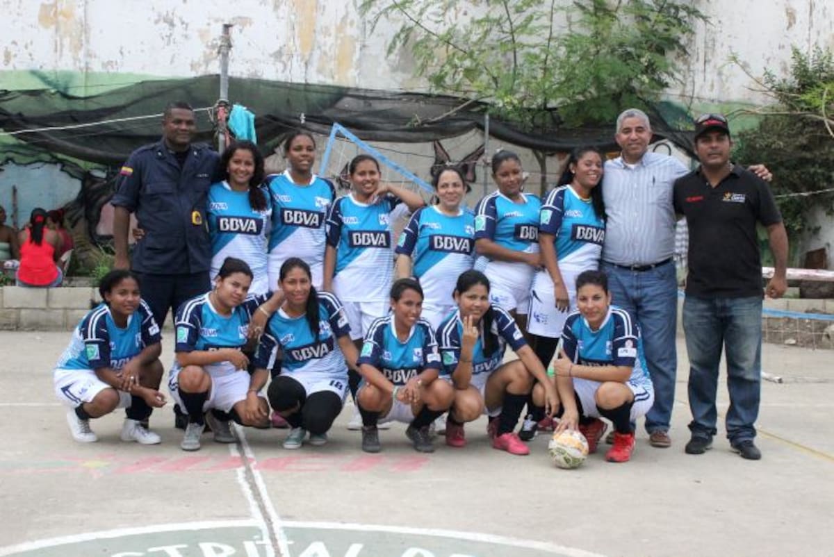 Internas de la cárcel de San Diego con los nuevos uniformes. Cortesía