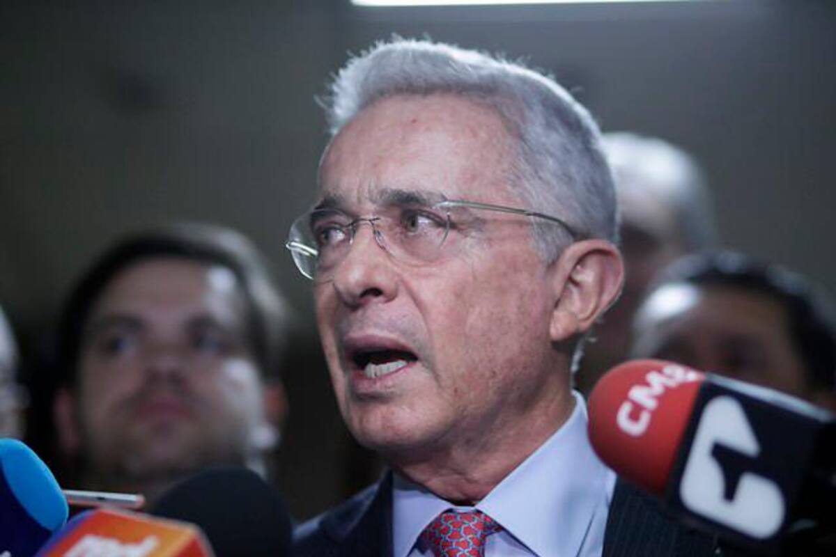 Preclusión del caso contra Uribe en la Fiscalía sacude los sectores políticos