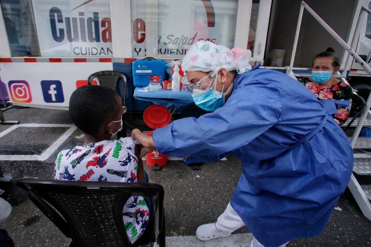 Casos globales de COVID-19 suben por quinta semana consecutiva