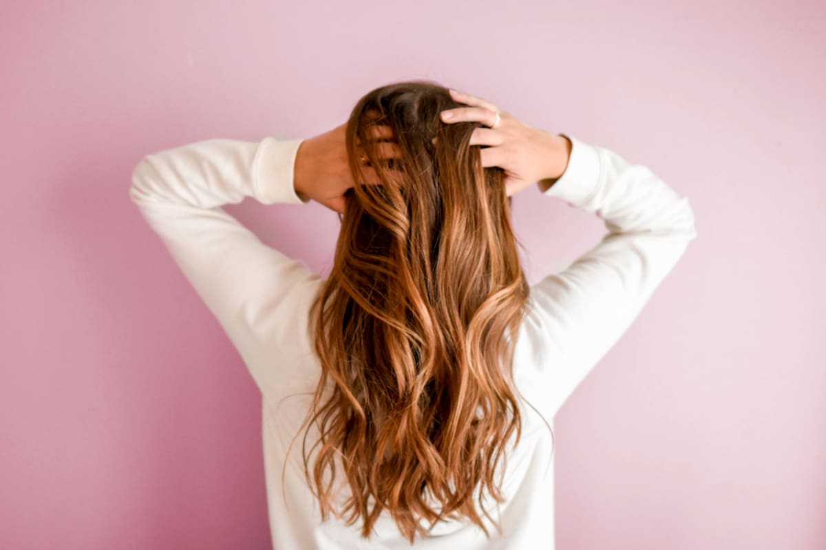 ¿Se le cae el cabello? Métodos naturales para hacer que crezca abundante