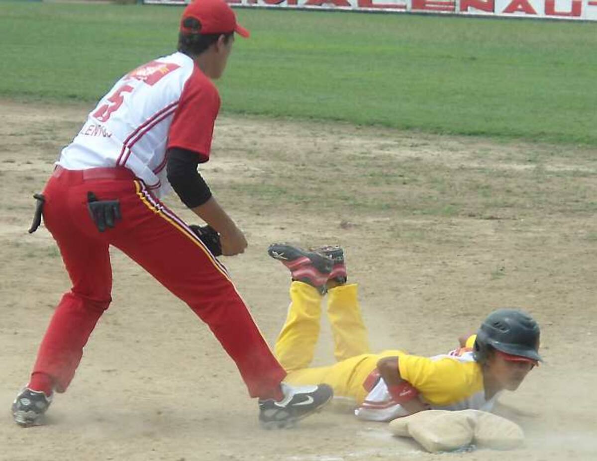 Vibrantes juegos se disputaron en la fecha anterior de la Copa Café Sello Rojo de Béisbol Junior, donde participan novenas de los municipios cordobeses. Copa Café Sello Rojo de Béisbol Junio