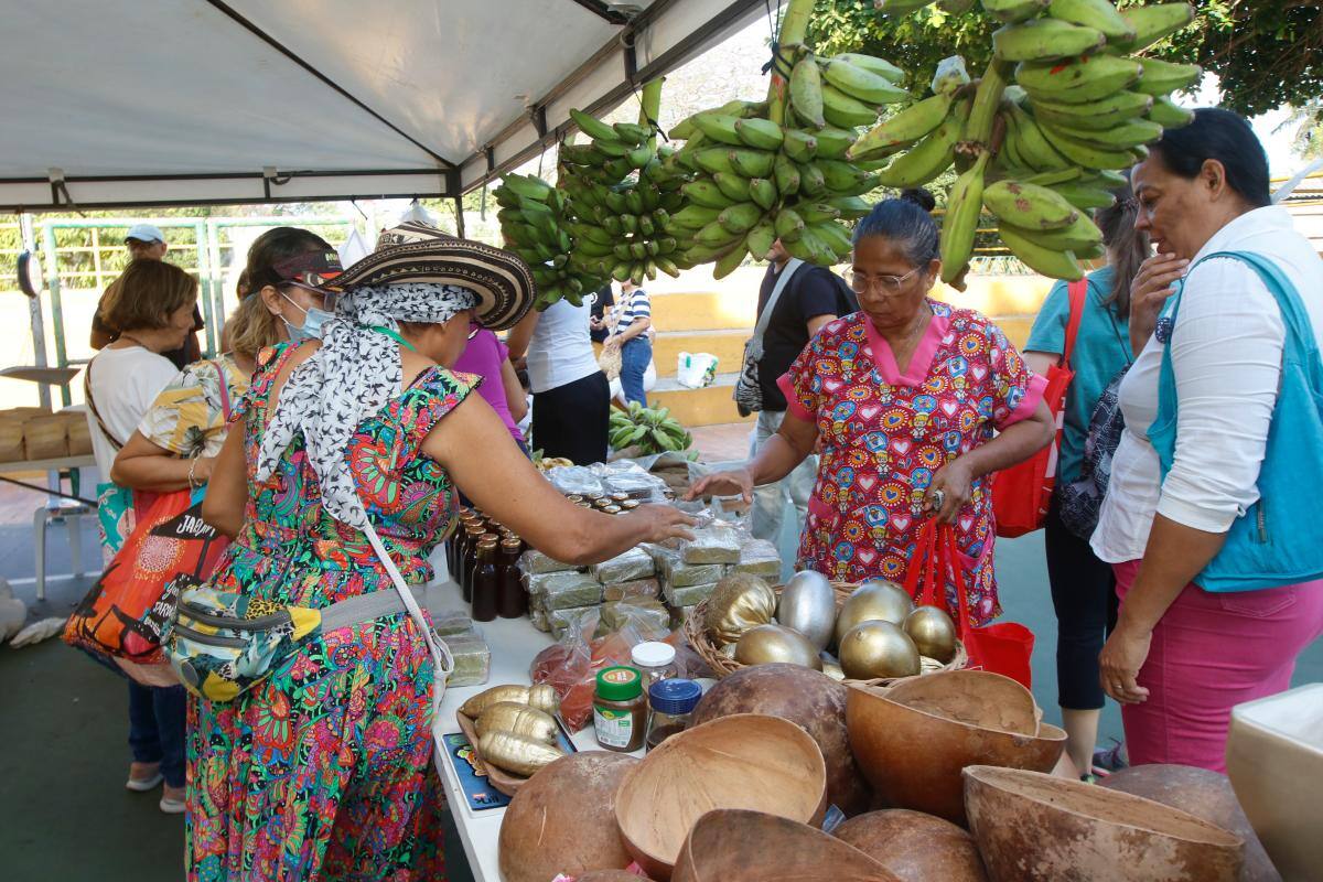 ¡Éxito total! Alrededor de $13 millones en ventas en el Mercado Campesino de Manga