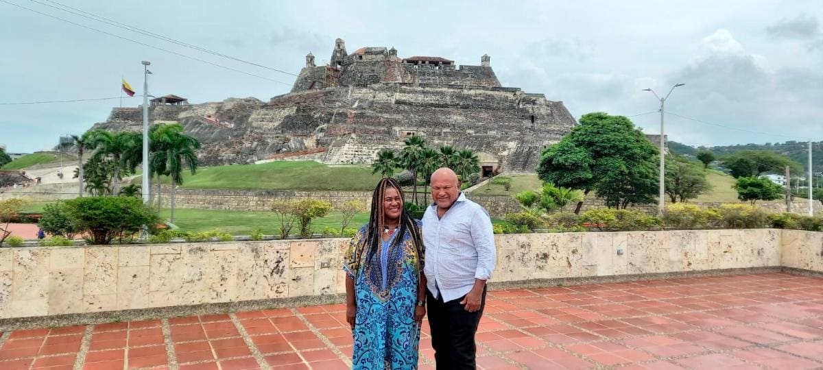 ‘La primera dama de la champeta’ junto a su representante, Víctor de la Cruz. // Foto: cortesía.
