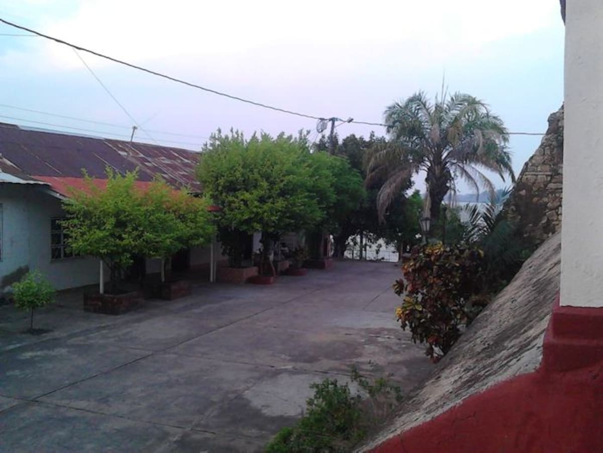 Aspecto de una calle de Simití. FOTOS CORTESÍA: LUIS TARRA
