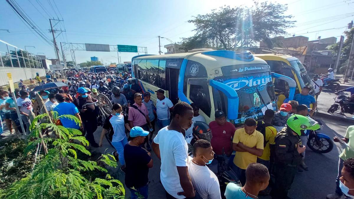 Desde las 7 de la mañana de este lunes empezaron los bloqueos. // Julio Castaño, El Universal.