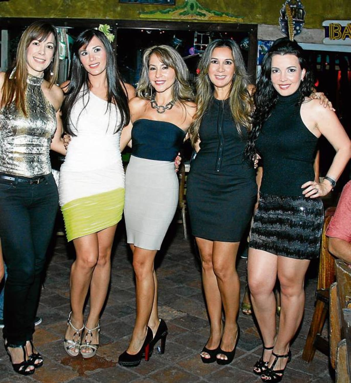 Mayra Sotomayor, Paola Turbay de Berrío, Pily Ordóñez, Mónica Grau y Pily Fereira de Pombo.