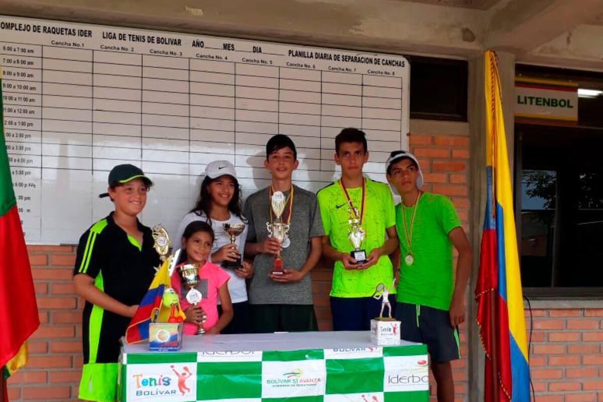 Dos títulos para el tenis de Bolívar en torneo Grado 4