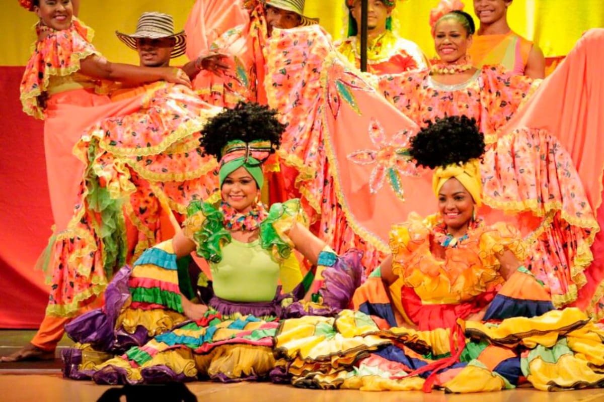 Fiestas de Independencia del 11 de noviembre, en etapa de socialización