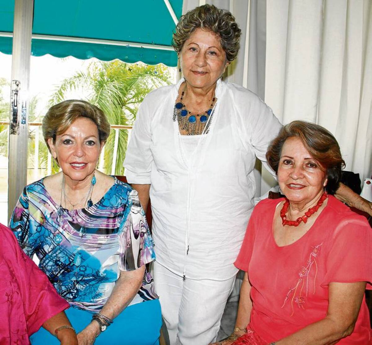 Cecilia de Galvis, Gloria Triana y Lucía Olier de Delgado.